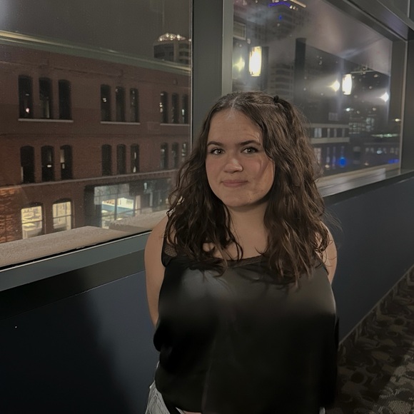 Meet your Posher, Isabelle - Picture 2 of 2